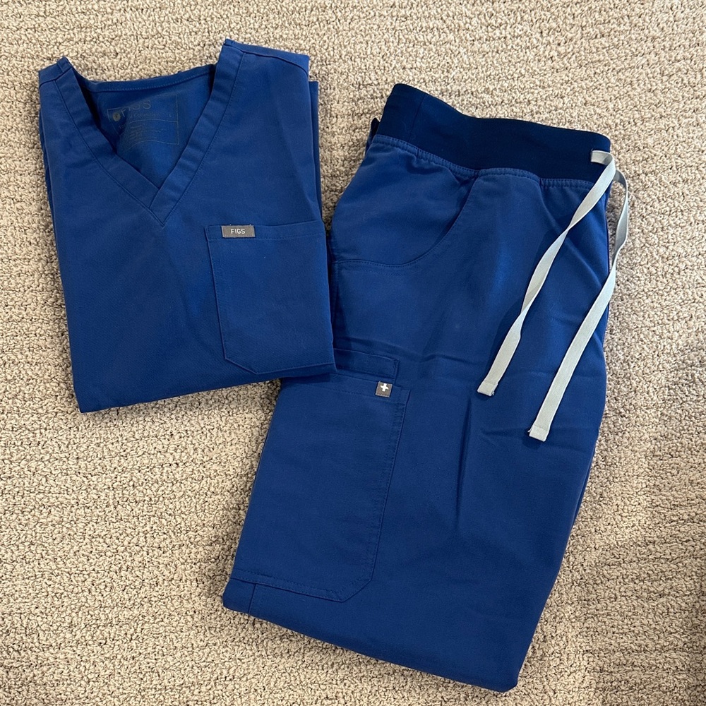 Figs Scrub Set Small Catarina Top Medium Kade Cargo Scrub Pants